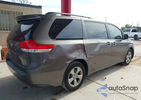 2011 Toyota Sienna Le V6 z USA, uszkodzony, nr VIN 5TDKK3DC6BS007396